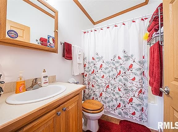 Full hall bathroom