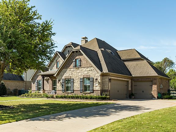 Split 3 Car Garage