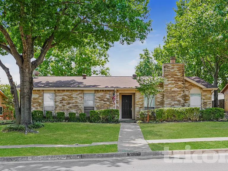 1226 Meadow Creek Dr — Photo 1