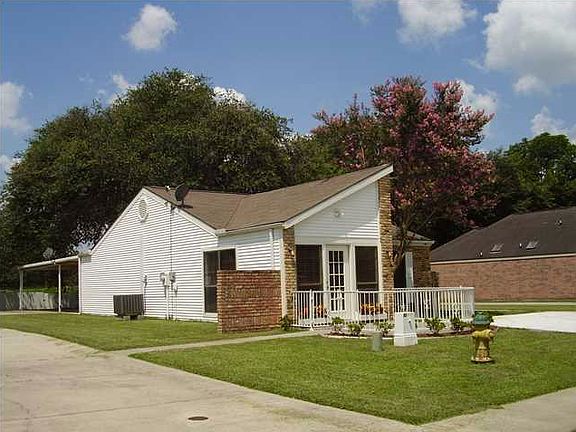 4th image of 111 Darlene Dr