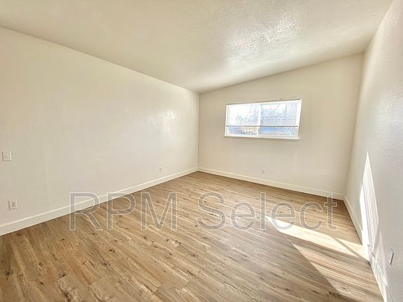 5th image of 1670 Glenrose Ave Unit B