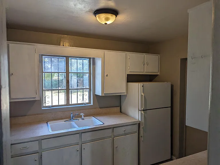 3313 E Fairmount St — Photo 8