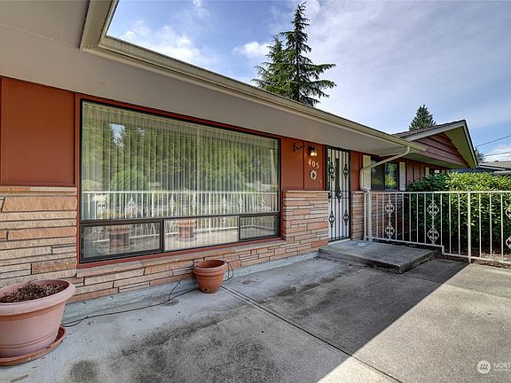 3rd image of 405 Hillcrest Drive SE