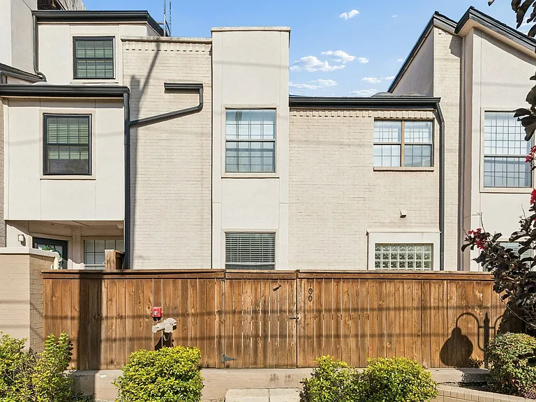 3901 Travis St #100 — Photo 22