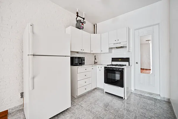 Rented by Compass | media 13