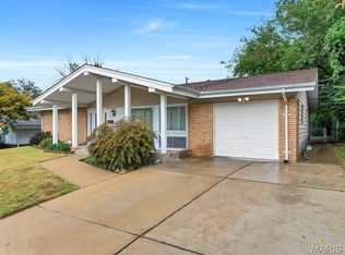 670 Hargrove Ln, Florissant, MO 63033