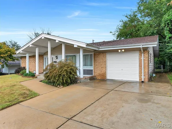 670 Hargrove Ln, Florissant, MO 63033