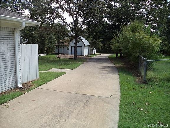 3rd image of 3920 Hillside Dr
