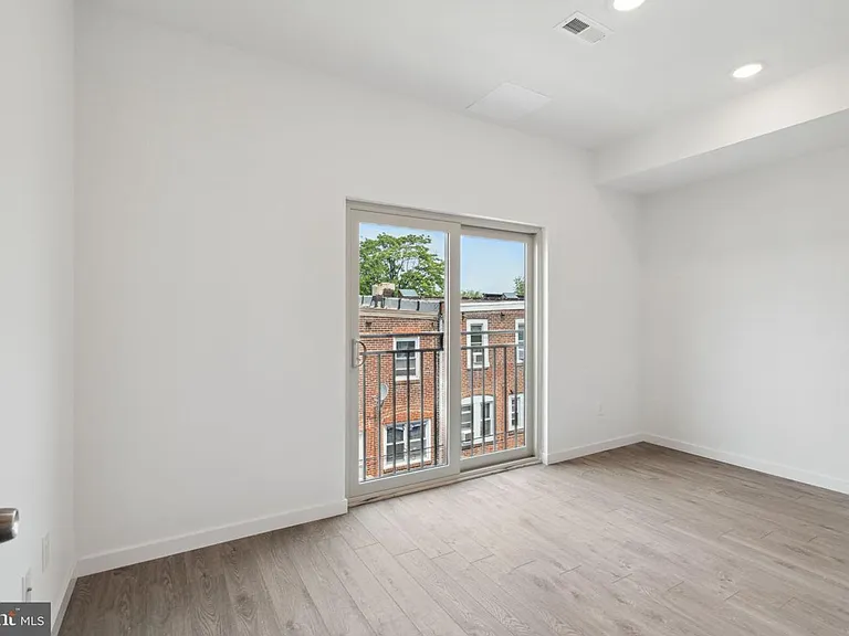 5629 Warrington Ave — Photo 14