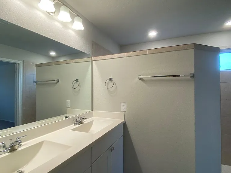 10410 Waverunner — Photo 28