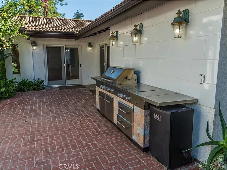 5054 Encino Ave — Photo 11