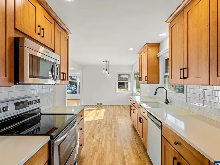 1093 Icel Ct NE #A — Photo 2