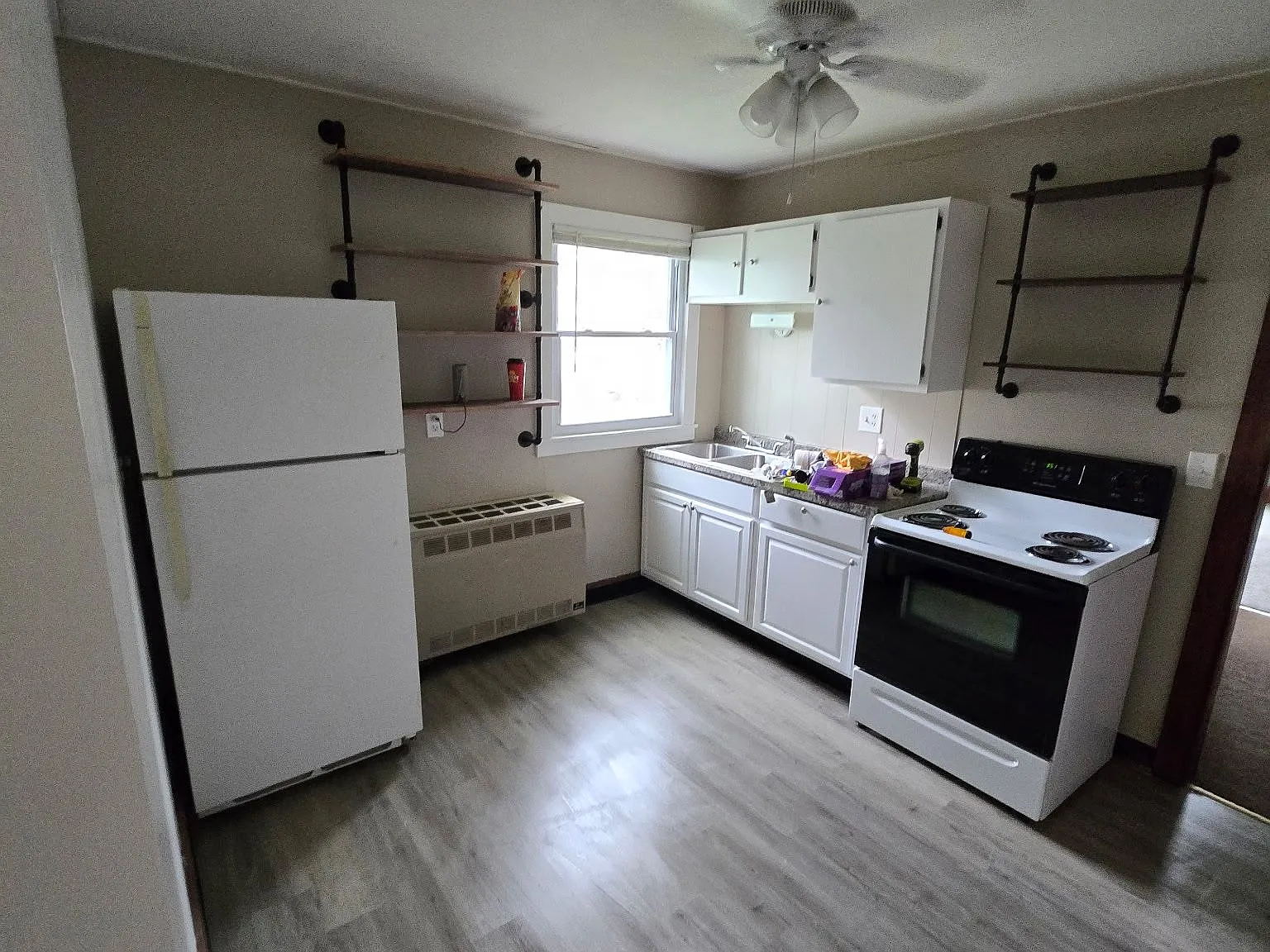 1 bed, 1.0 bath, 900 sqft, $900 — Photo 2