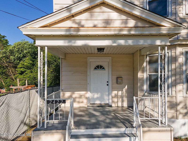 3rd image of 2422 Van Vranken Avenue
