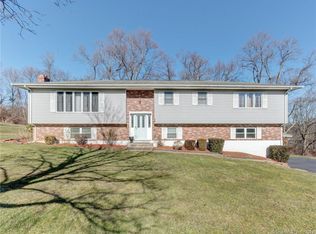 28 Ashley Ct, Bloomfield, CT 06002