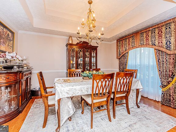 3rd image of 204 Aspen Ct