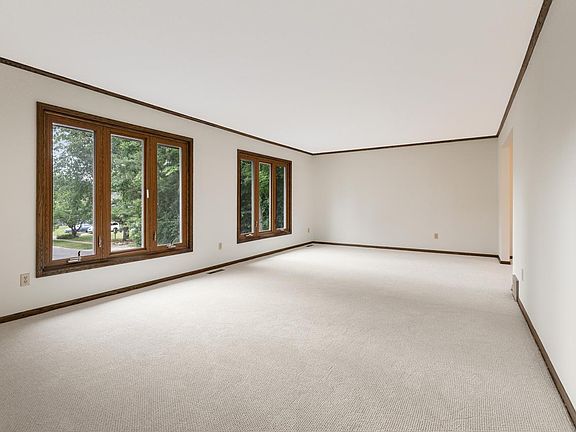 4th image of 13789 Holyoke Ln