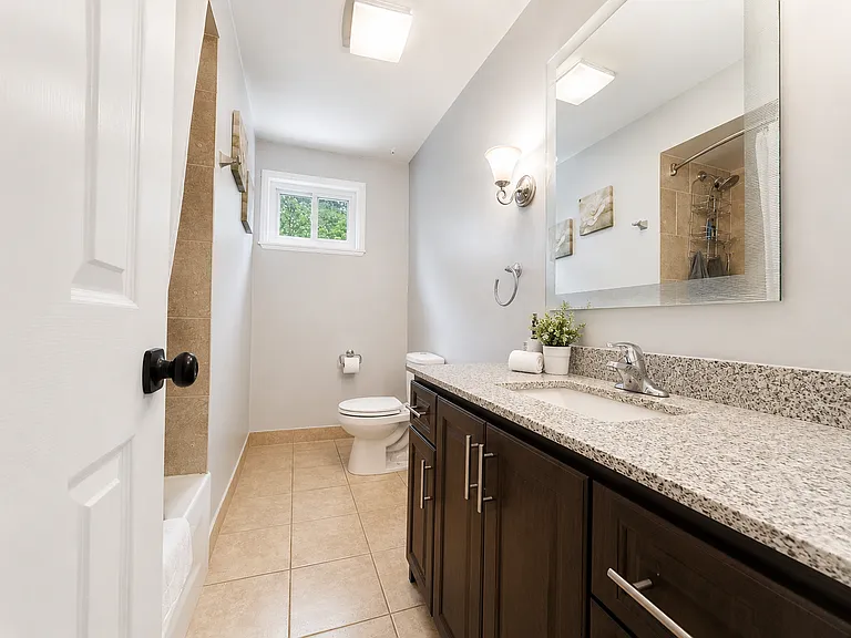 70 Jill Cres — Photo 17