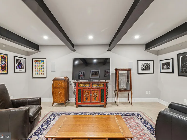 527 Brown St — Photo 34