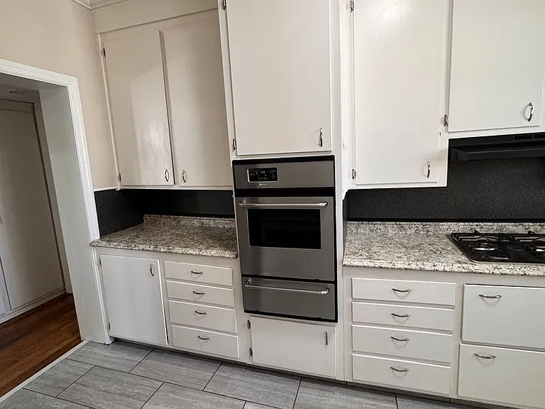 931 Ashley Ave — Photo 8