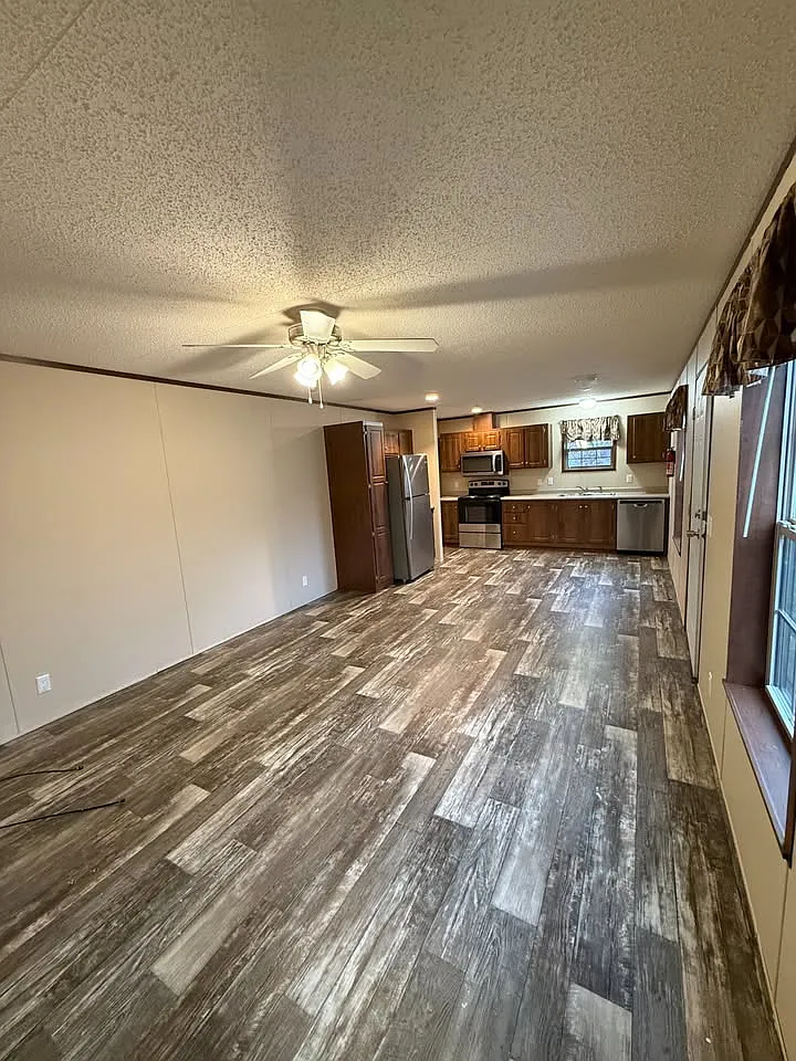 2 bed, $1,100 — Photo 4