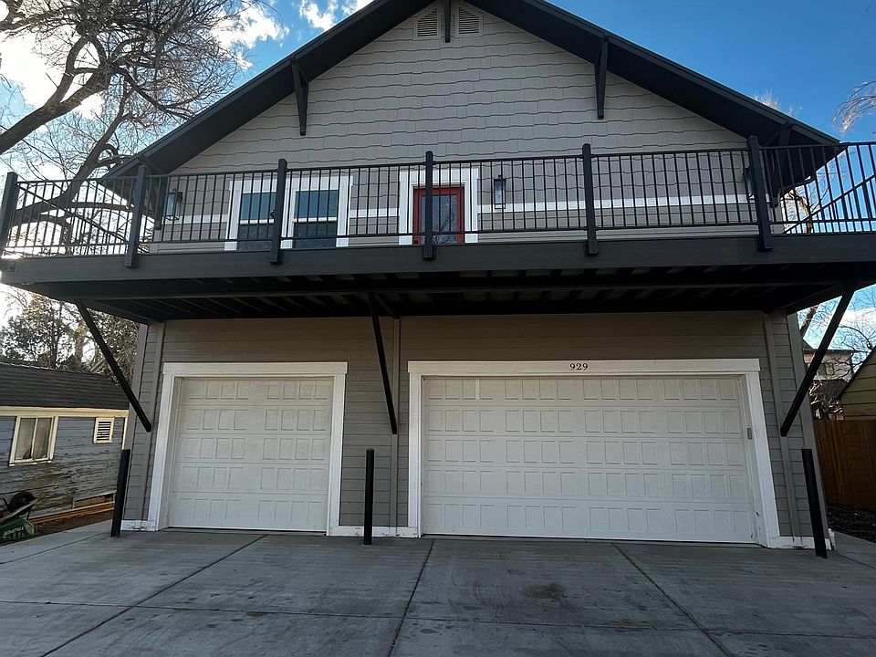 Back parking area- this listing has the 2 car garage