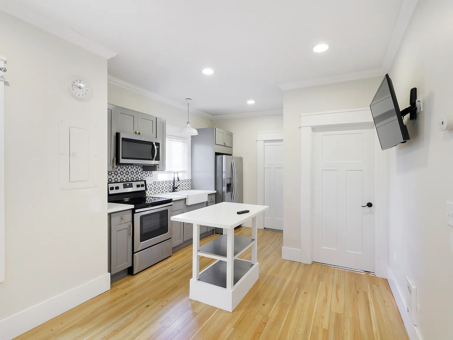 2 bed, 1200 sqft, $2,650 — Photo 1