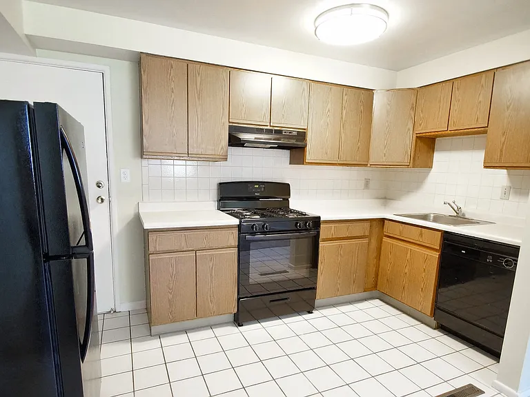 River Run Apartments — Photo 34