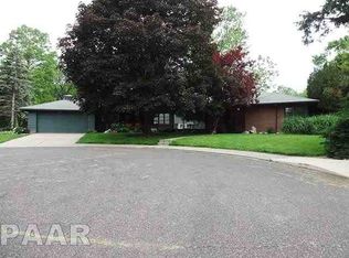 3222 N Linnhill Ct, Peoria, IL 61604