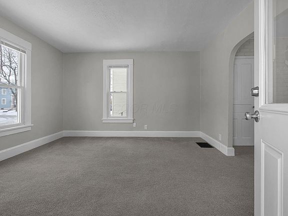 4th image of 122 W Shields St