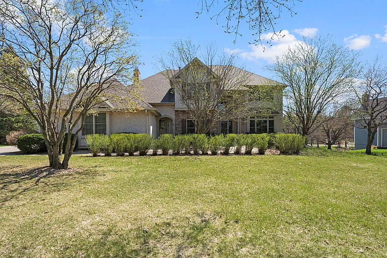 5 bed, 4264 sqft, $4,995 — Photo 1