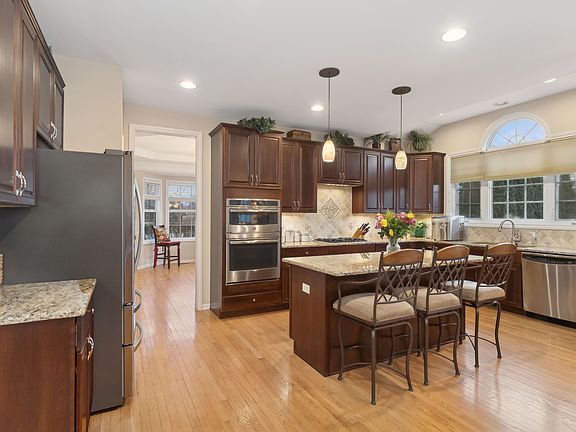 4th image of 2500 Bayswater Cir