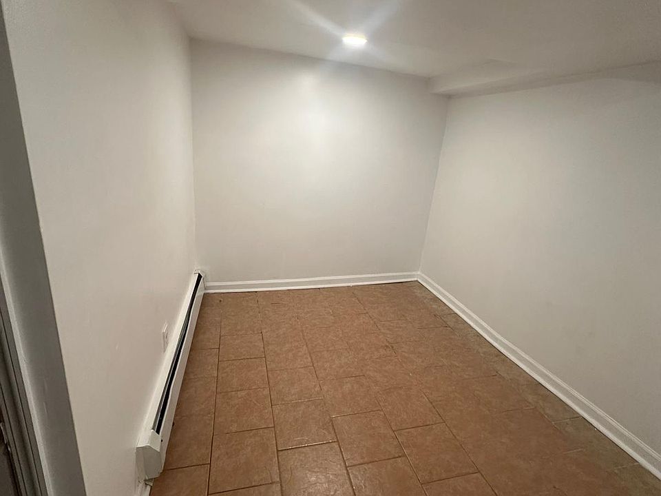 1st image of 22 Stanley Pl #0