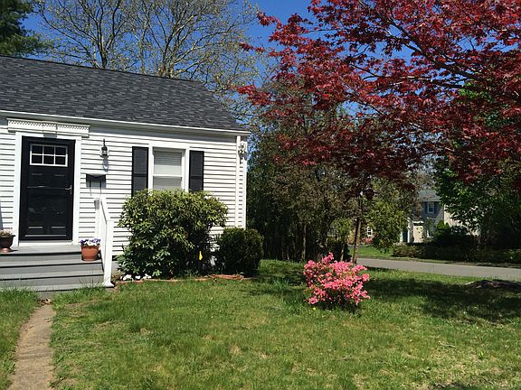 Front view of property