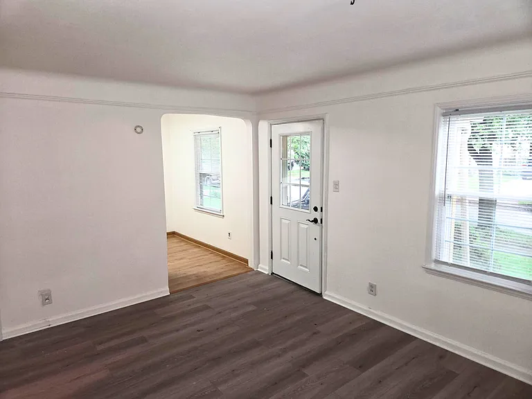 1106 Grove Ave — Photo 3