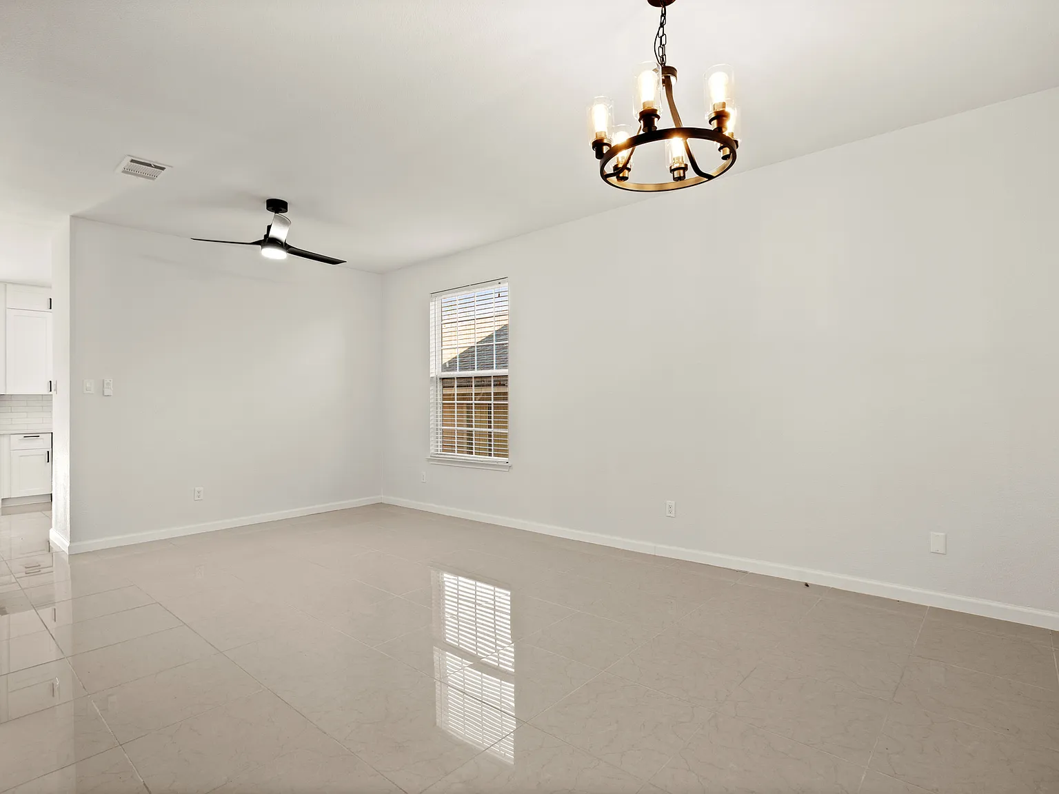 3 bed, 2.5 bath, 2446 sqft, $2,195 — Photo 2