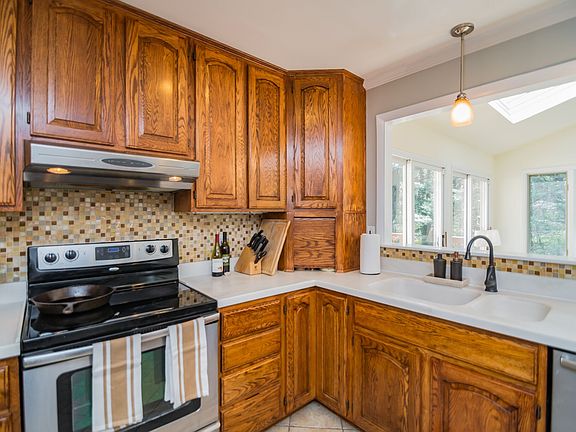 5th image of 9207 Leamington Ct