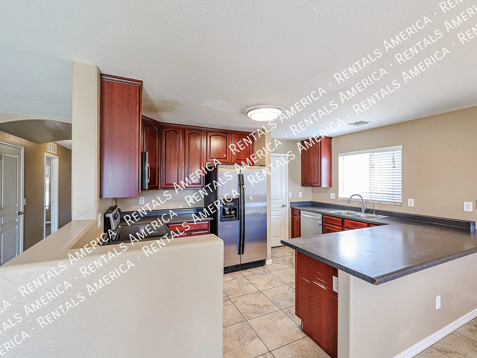 Spacious 4 Bd / 2.5 Ba home with large loft and a den — Photo 4