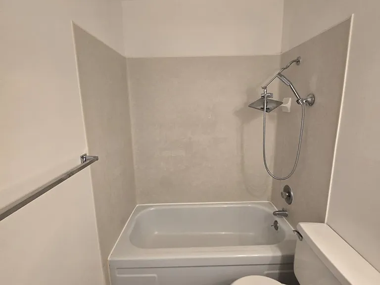 3840 N Fruit Ave #28 — Photo 7