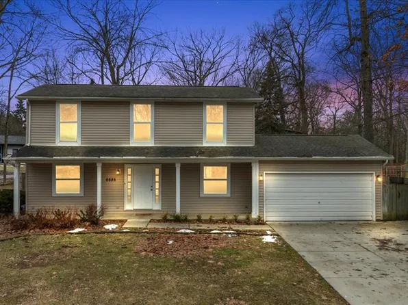 6885 Aeroview St, West Bloomfield, MI 48324
