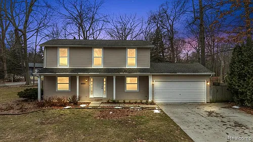 6885 Aeroview St Photo 1