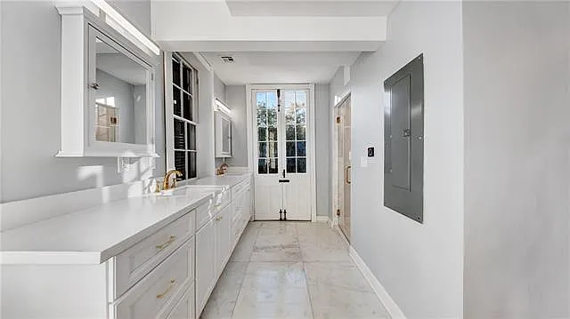 632 Burgundy St — Photo 30