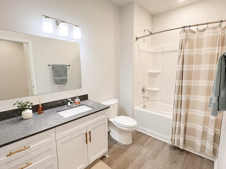 The Grande at Geyser Falls Luxury Apartments — Photo 49