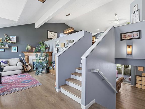 4th image of 1020 N Drury Ct