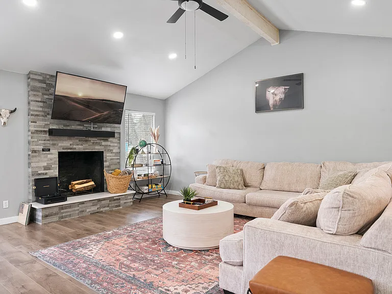 5005 Parell Path — Photo 1