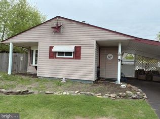 9 Disk Ln, Levittown, PA 19055