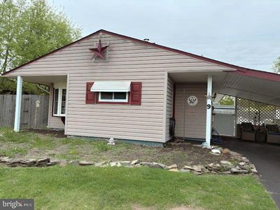9 Disk Ln, Levittown, PA, 19055