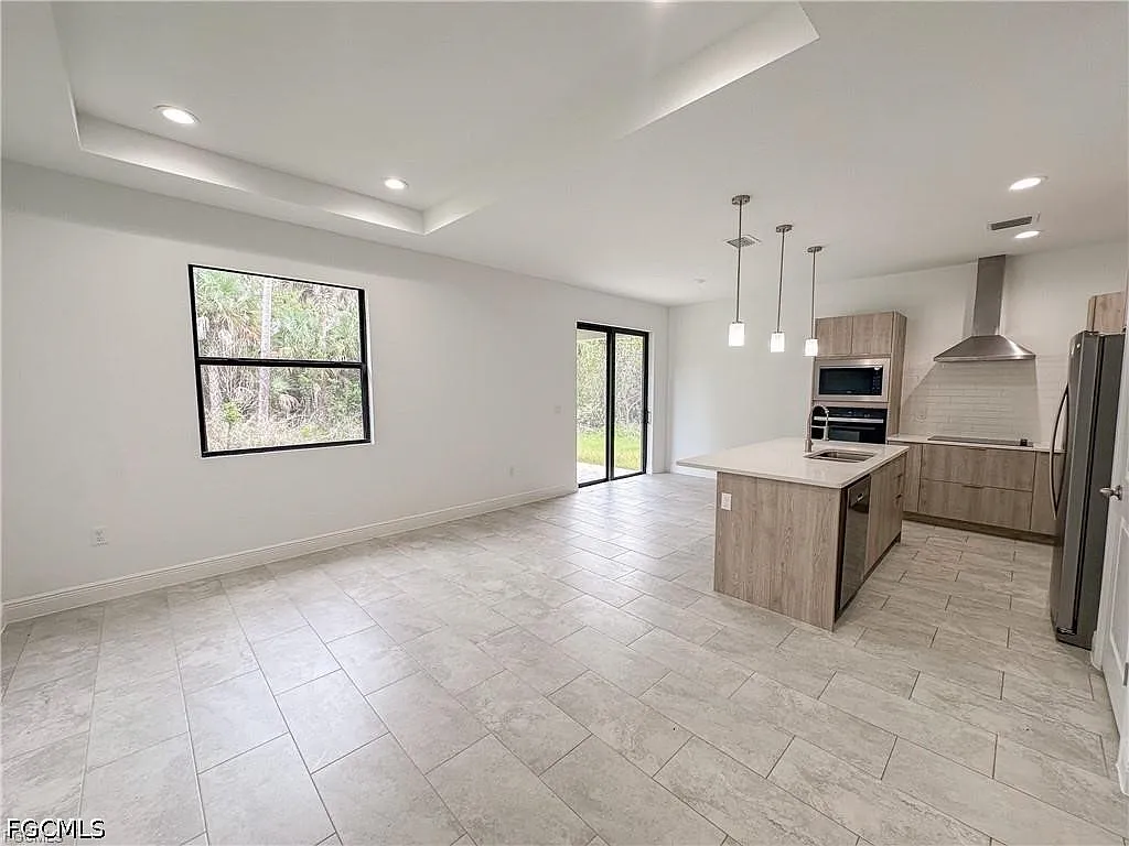 3 bed, 2.5 bath, 1547 sqft, $2,100 — Photo 4