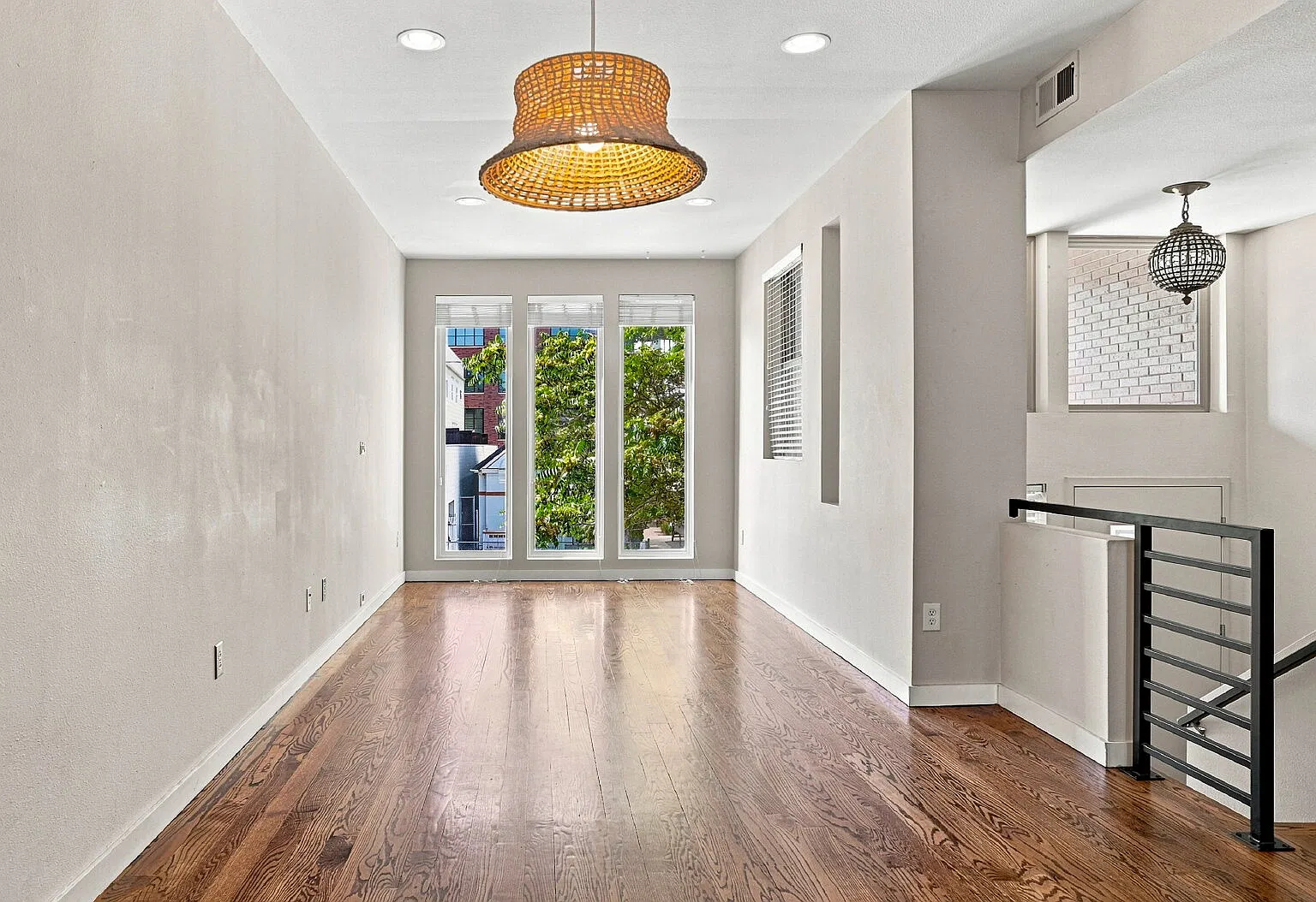 3 bed, 3.5 bath, 2191 sqft, $4,016 — Photo 2