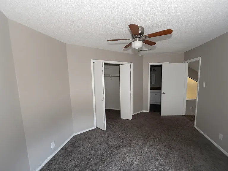 1900 W Taylor St — Photo 22